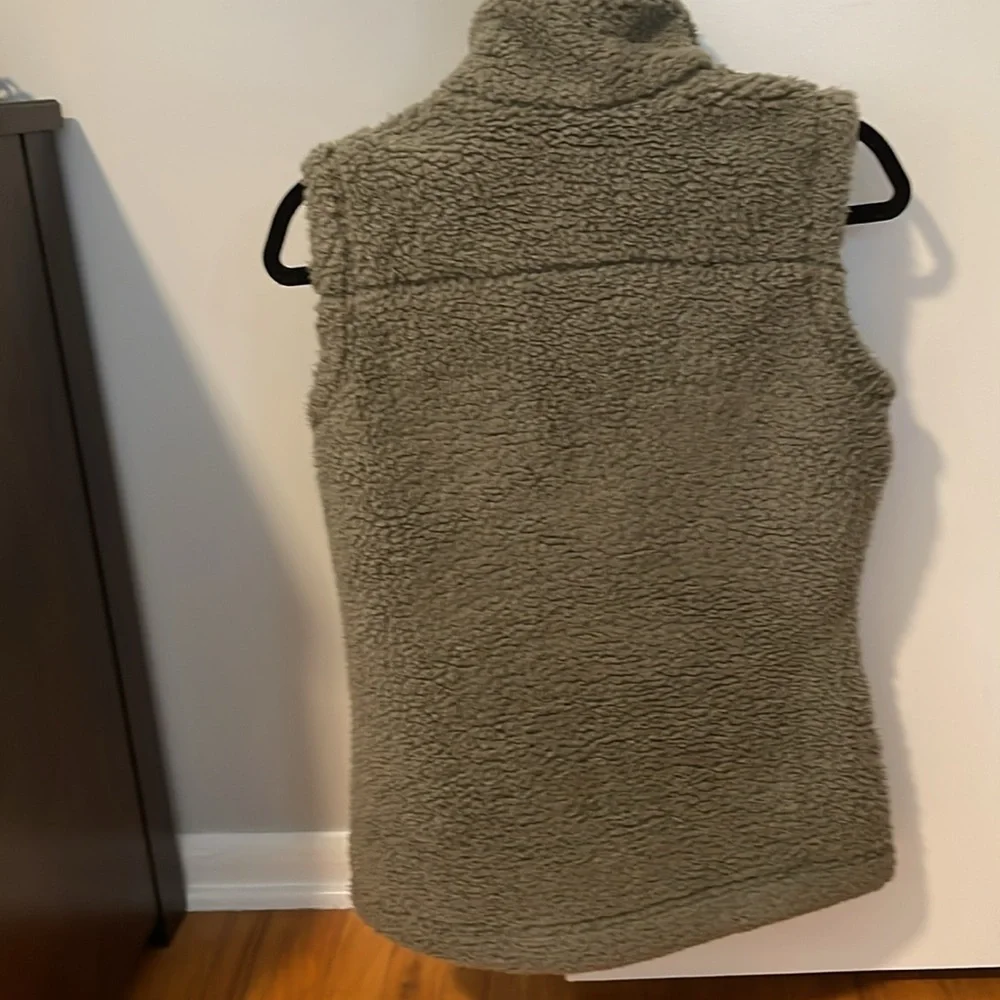 EUC Columbia Winter Pass Sherpa Vest - small - Picture 6 of 13